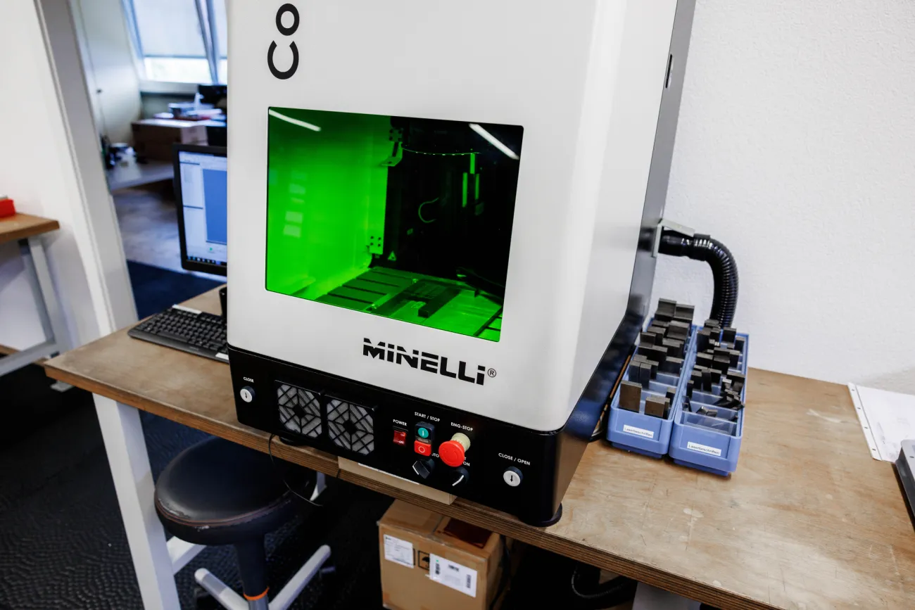250625 Fotografie Pawel Streit pro CNC Videostills Lasergravur